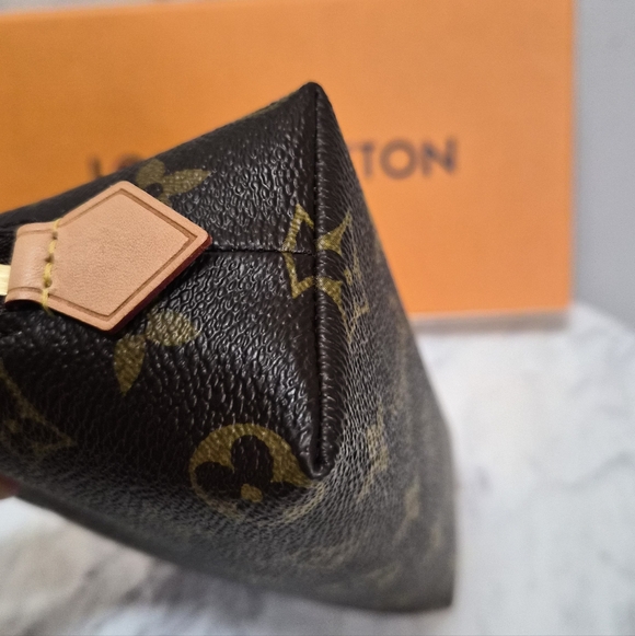 Louis Vuitton Monogram Cosmetic Pouch - Picture 6 of 10